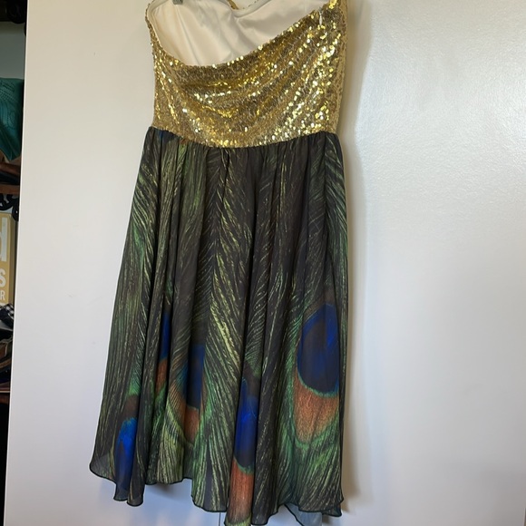 New Peacock print dress, tiara and feathers. Sexy.  Great for Halloween or Vegas - Picture 7 of 12